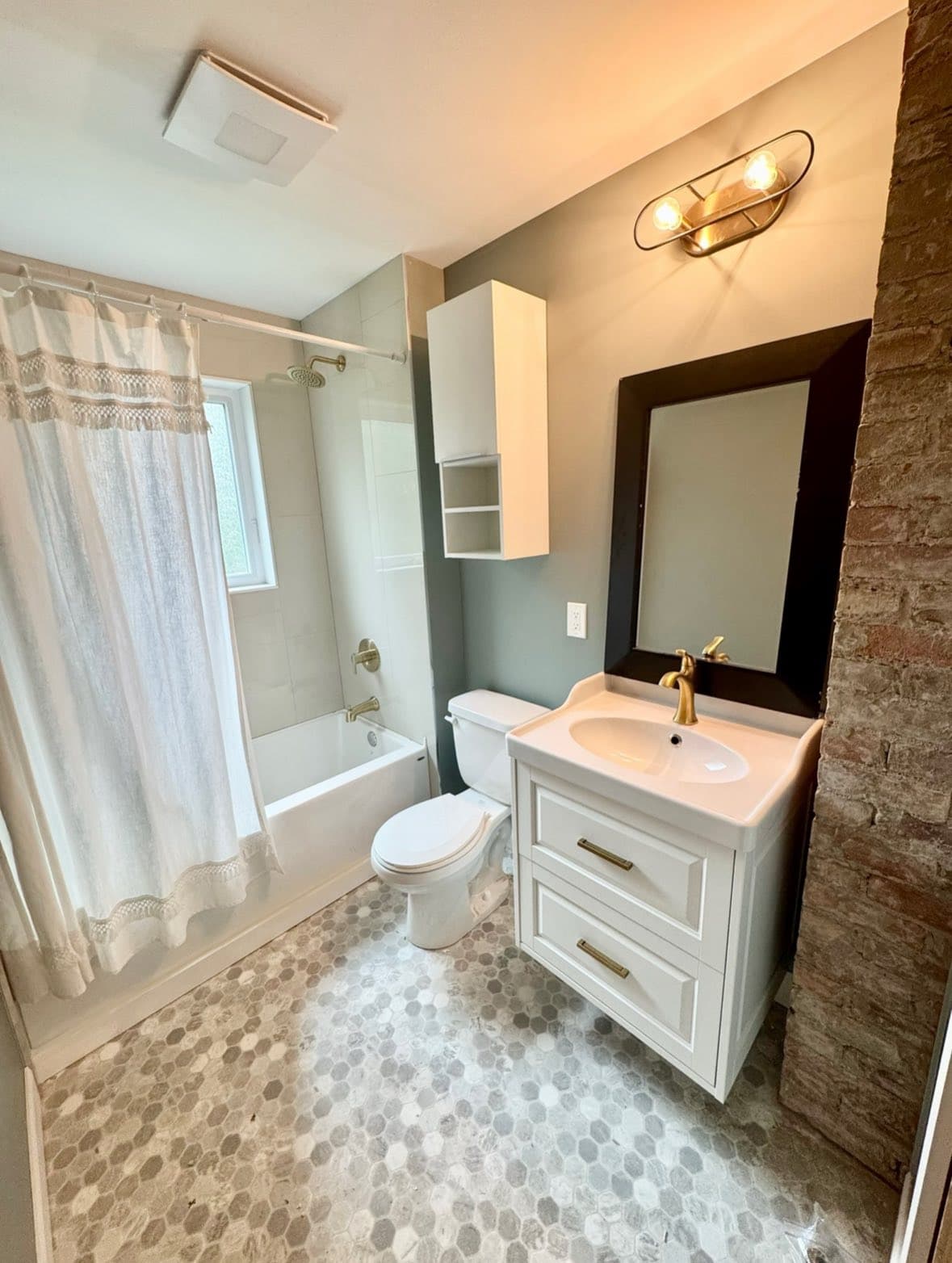 Full bathroom finish